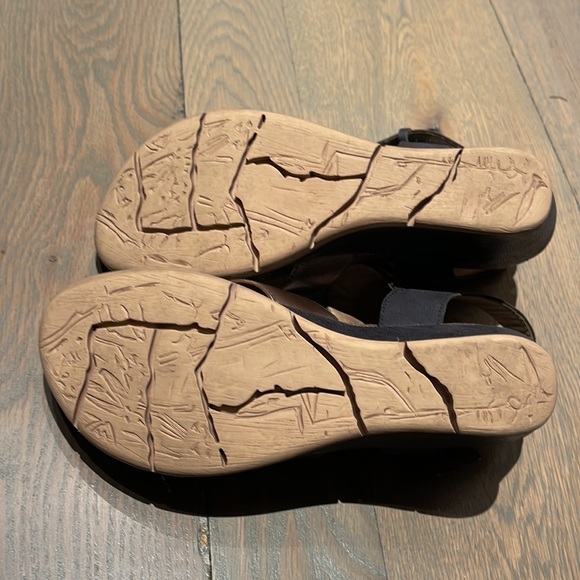 OTBT never worn sandals - Picture 4 of 5